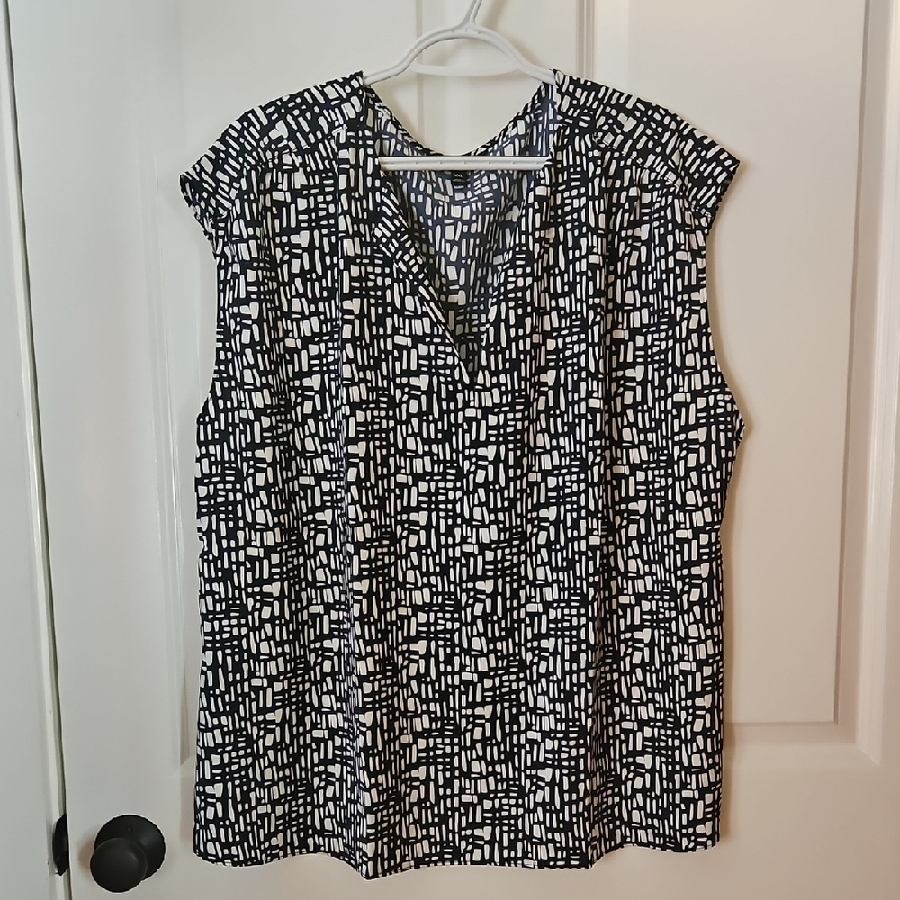 Banana Republic XXL Monochrome Geometric Blouse NWOT